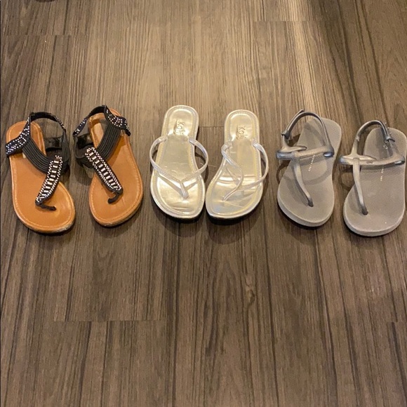 Steve Madden Other - Girls size 2 & 3 flip-flops sandals rhinestone